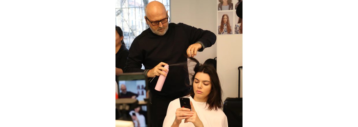 Sam McKnight g�ster Icon Hairs 20 �rs jubil�um