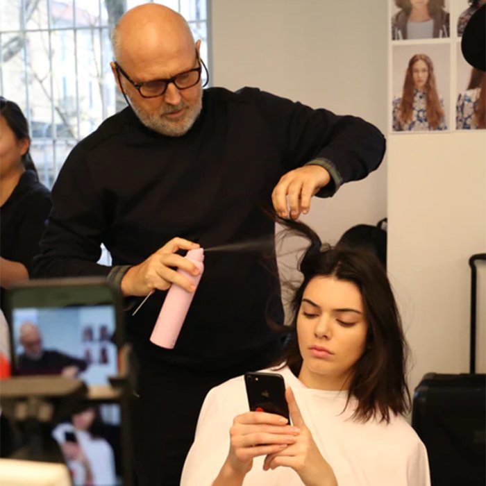 Sam McKnight g�ster Icon Hairs 20 �rs jubil�um