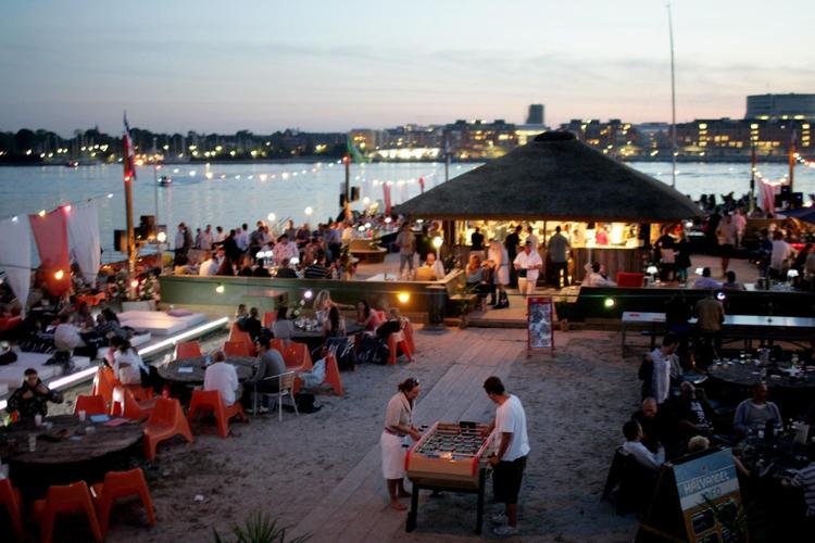 <p style=color:#729dbf;><i>Mad og drikke</i></p>