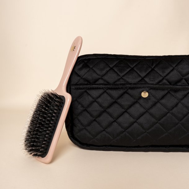 Beauty Bag Black Velvet L &amp; Bloom Paddle L Wet Brush Kampagne
