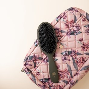 Beauty Bag Rose Hibiscus L & Jungle M Hair Brush Kampagne